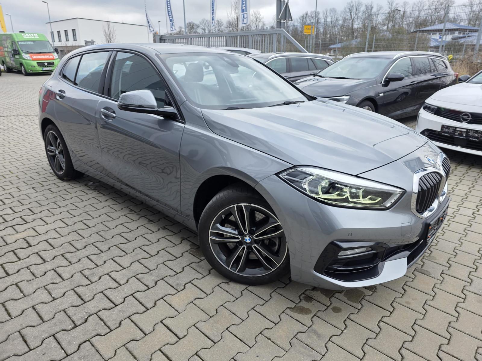 BMW 120 i Sport Line AUT NAVI PDC SZH LED 14.608km