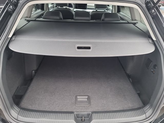 Fahrzeugabbildung Volkswagen Golf Variant 2.0 TDI DSG GOAL AHK NAVI SHZ PDC L