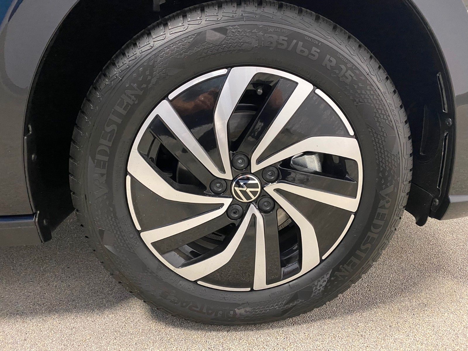 Fahrzeugabbildung Volkswagen Polo 1.0 TSI 70kW DSG Life+ALLWETTER+APP+GARANTI