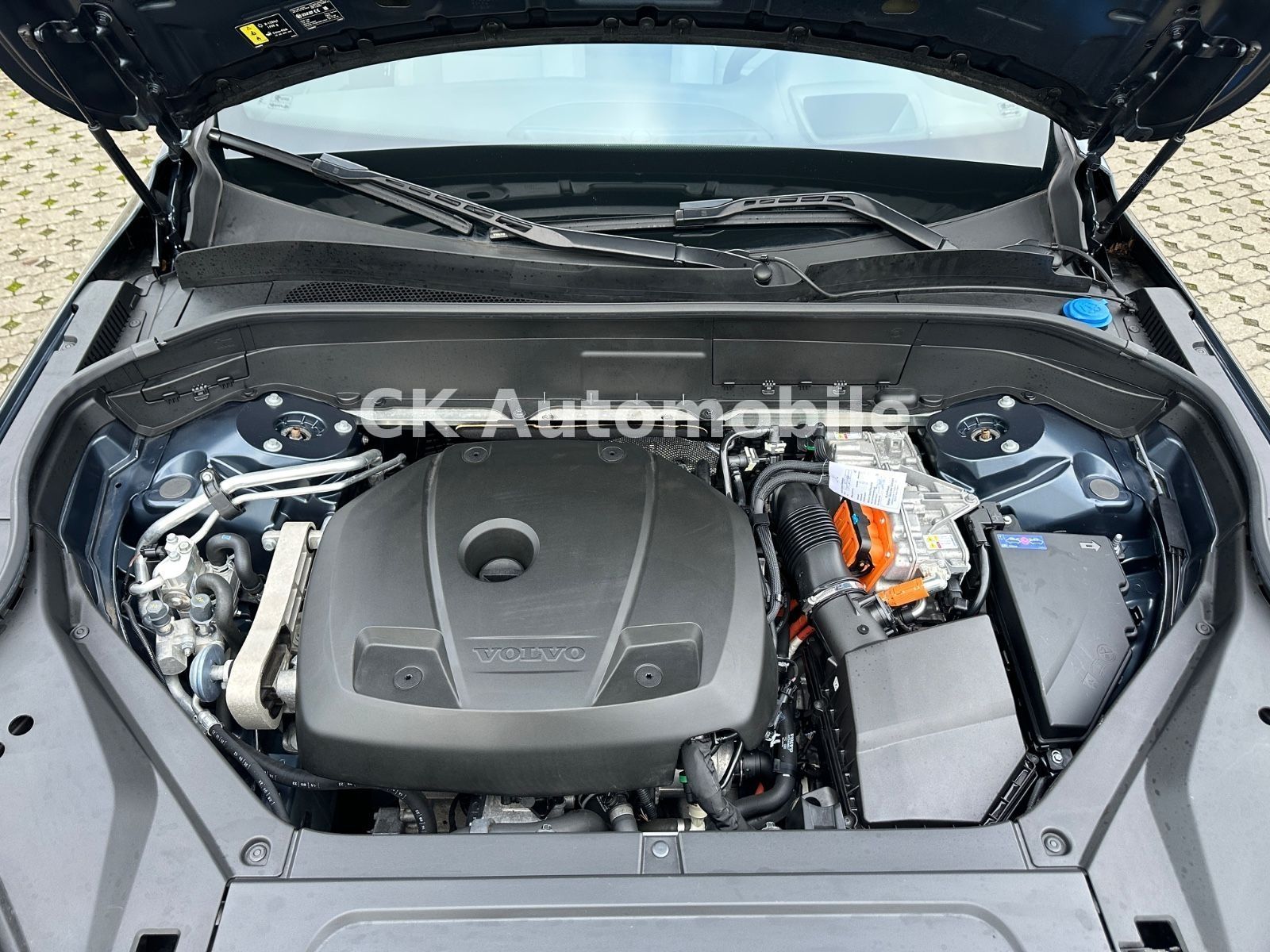 Fahrzeugabbildung Volvo XC90 T8 Ultimate Dark AWD/7 Sitze/Head-Up/LED