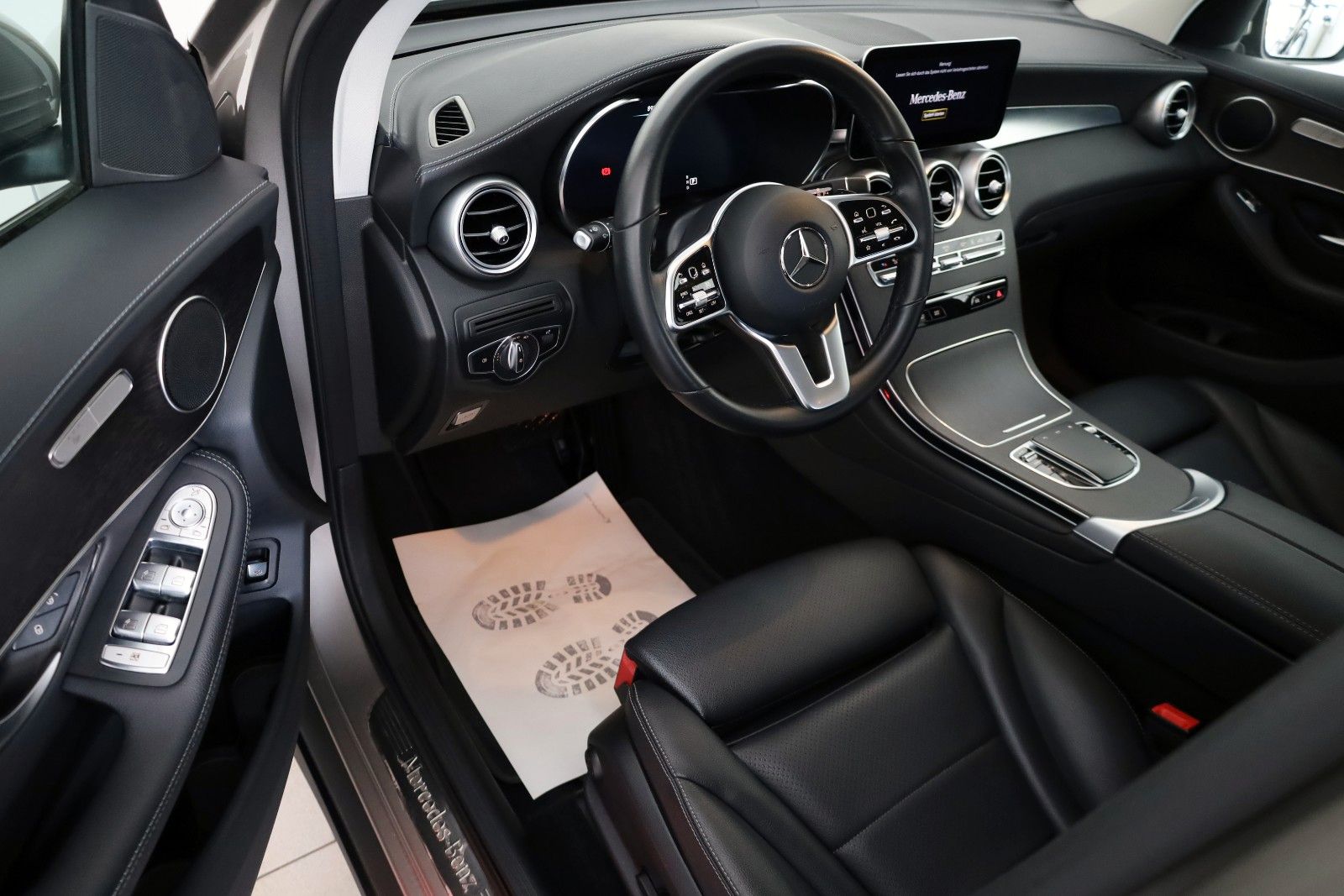 Fahrzeugabbildung Mercedes-Benz GLC 300 de 4Matic,Leder,Navi,LED,SH,Kamera,AHK