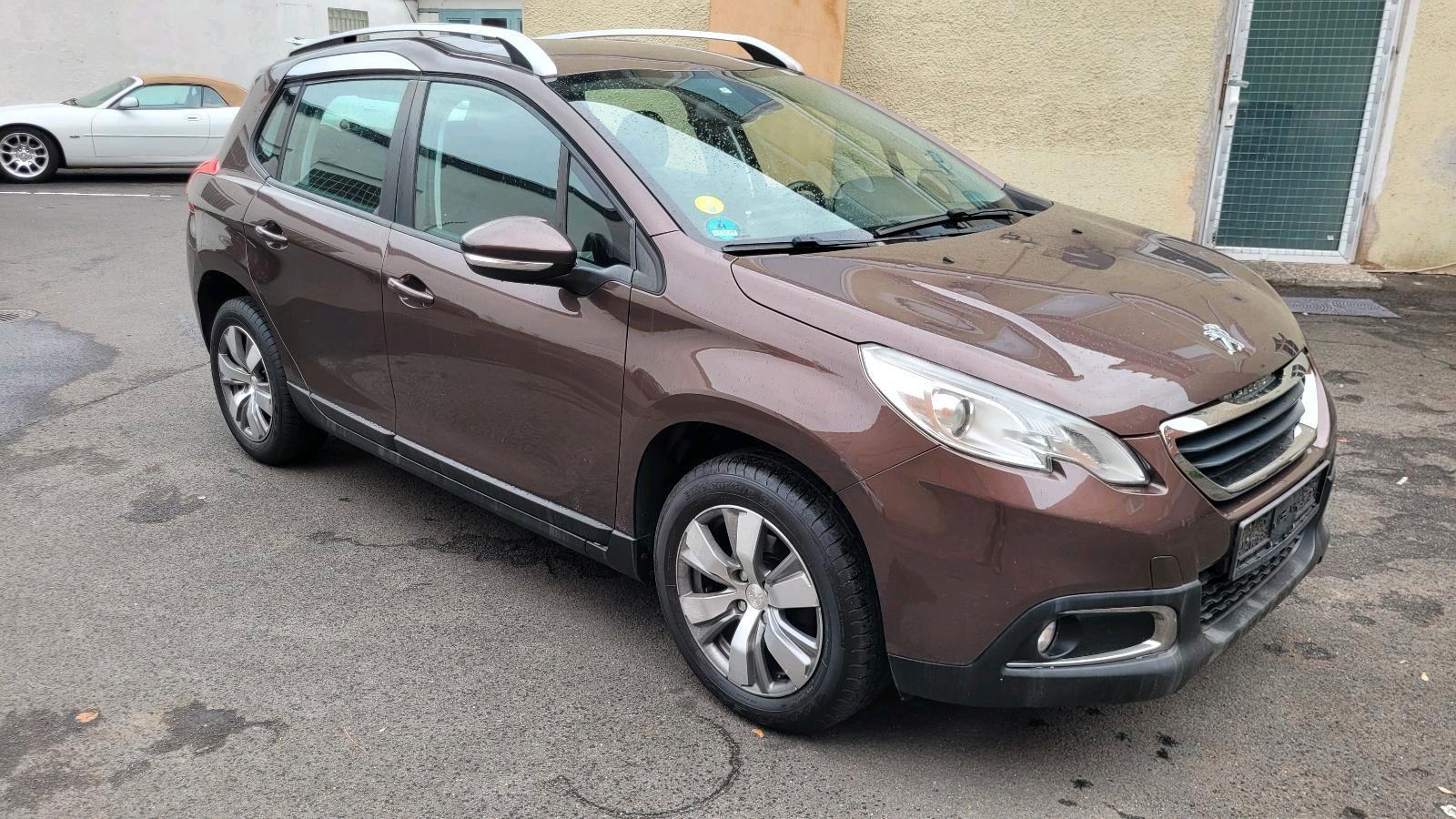 Peugeot 2008 2013 — вигляд ззаду