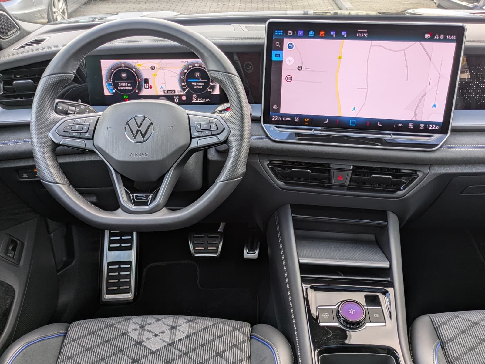 Fahrzeugabbildung Volkswagen Tayron 2.0 TDI 4M R-Line 7Si*MATRIX*AHK*PANO*HUD