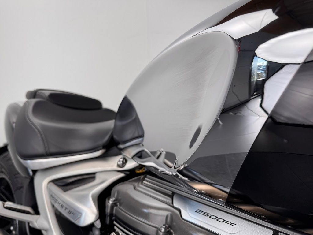 Fahrzeugabbildung Triumph ROCKET 3 R CHROME EDITION *NEUWERTIG*SERVICE NEU