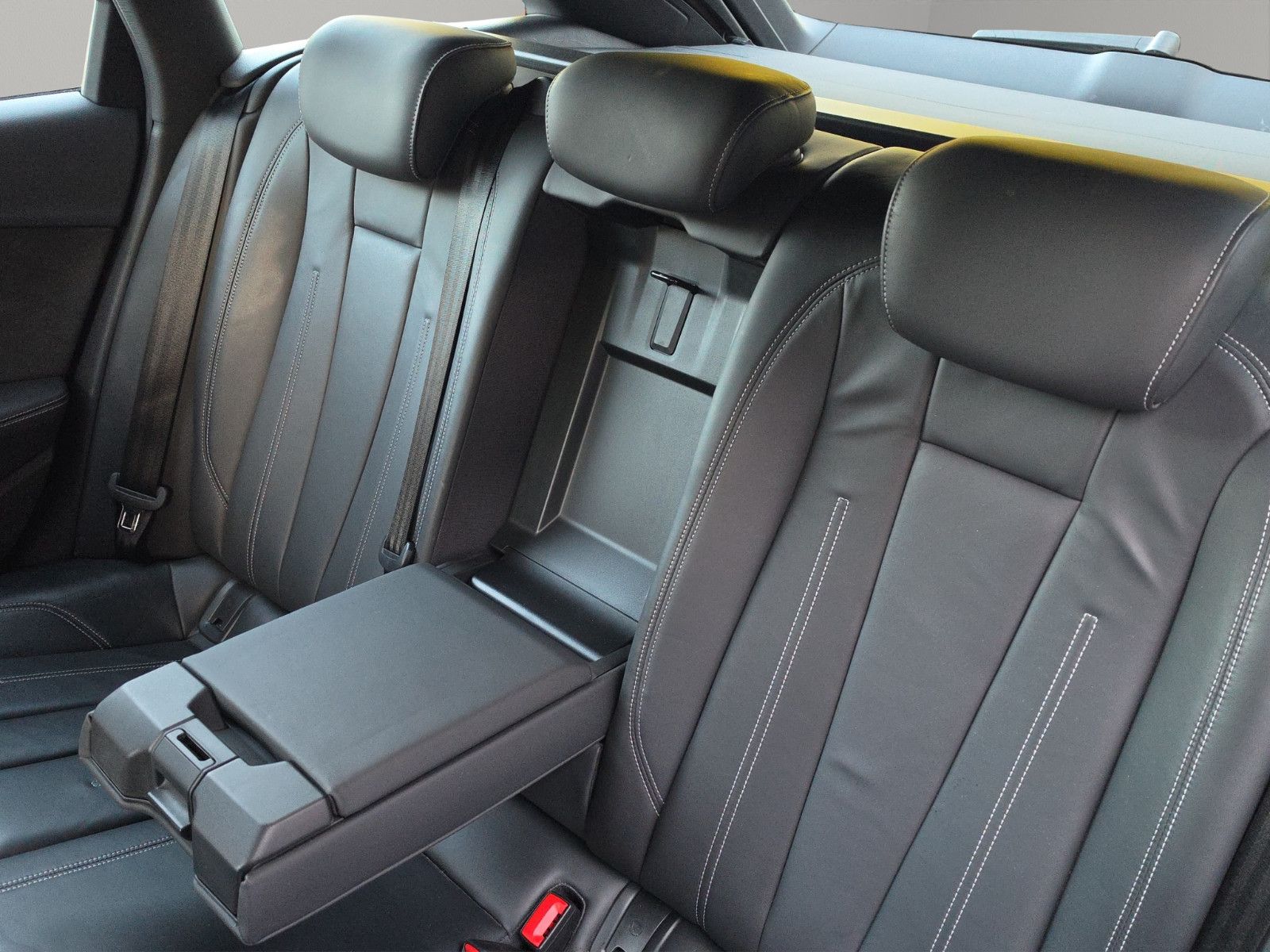 Fahrzeugabbildung Audi A4 AVANT SPORT S-LINE AUTOMATIK AUS 1.HAND
