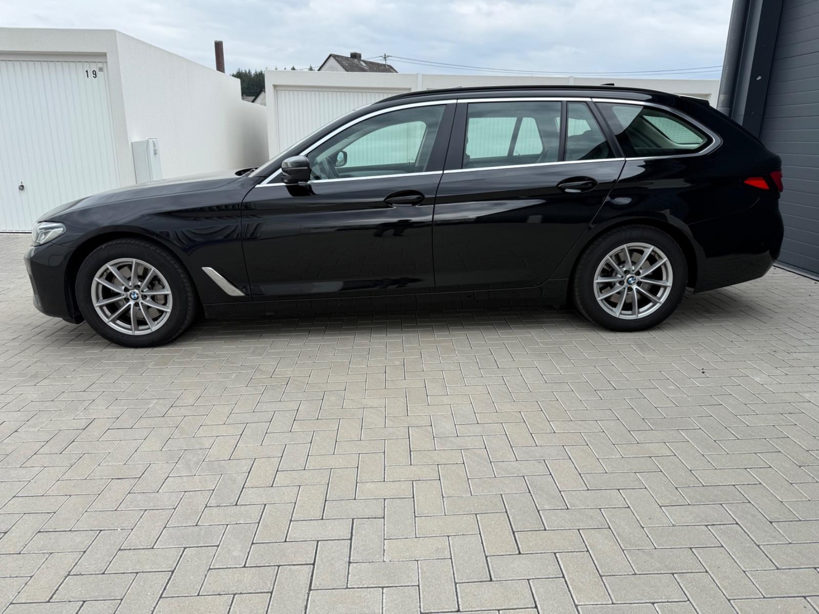 BMW 530 i Touring xDrive*AHK*PANORAMA*AMBIENTE*KAMER