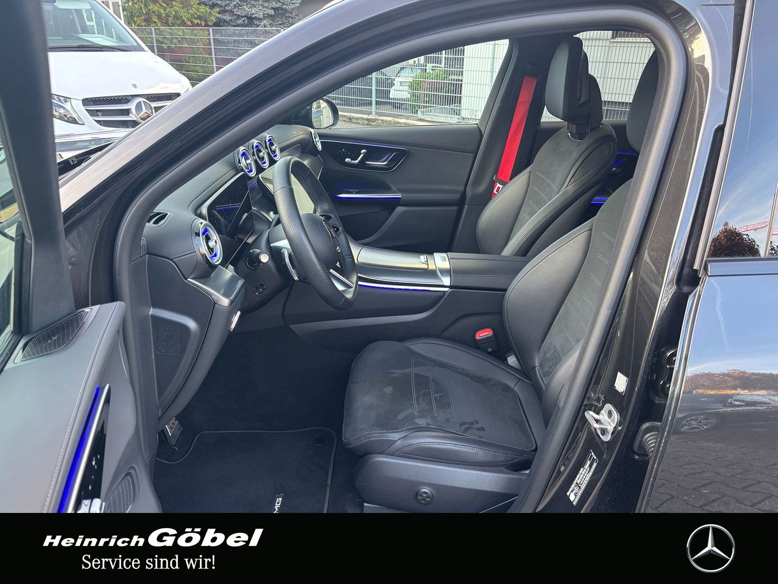 Fahrzeugabbildung Mercedes-Benz GLC 300 d 4M AMG*PANO*AHK*20ZOLL*360°KAM*DISTRON