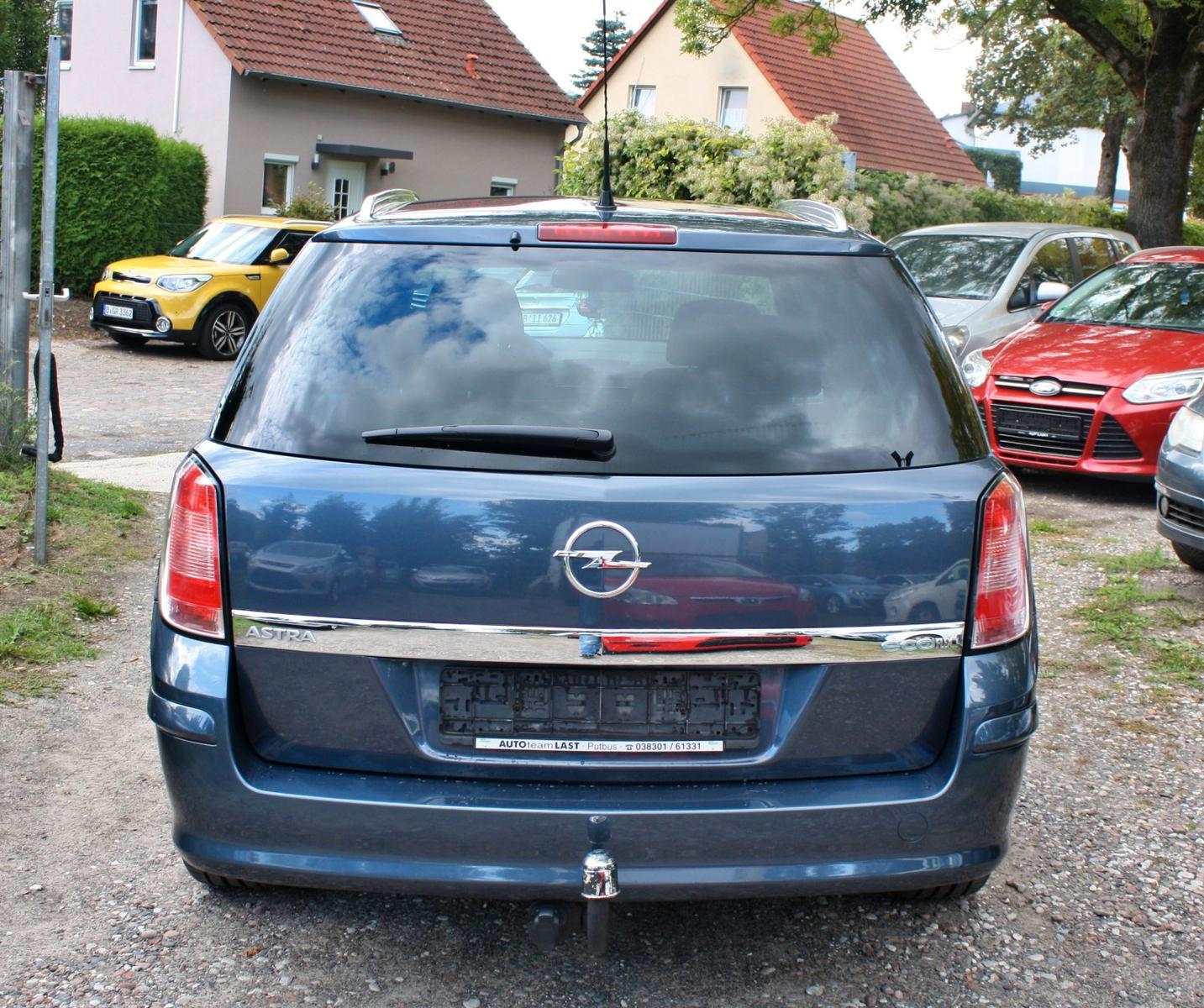 Opel Astra 2010 — photo 5