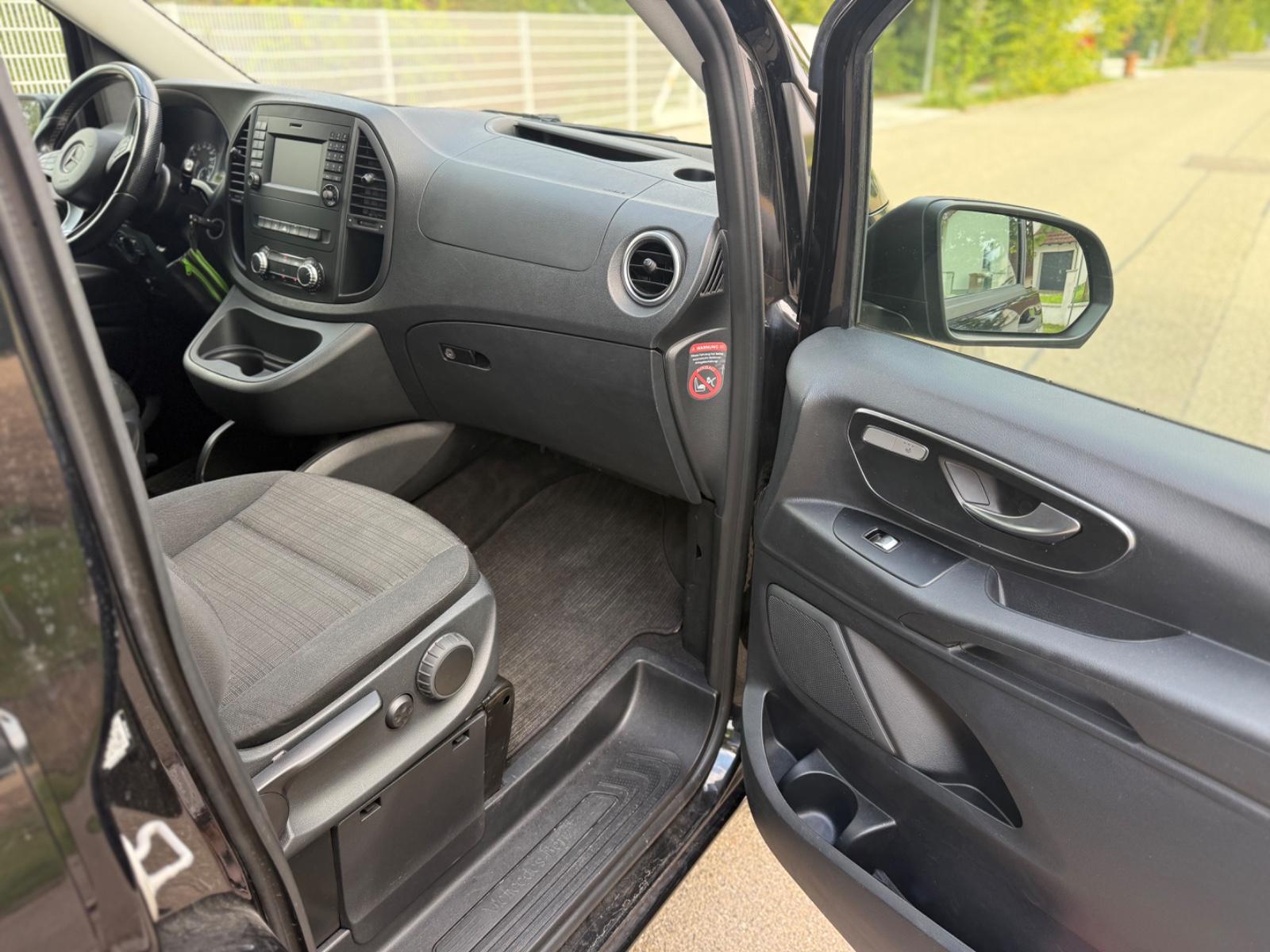 Mercedes-Benz Vito Tourer 4MATIC Lang,8-Sitze,Navi,Aut.,SHZ,AH