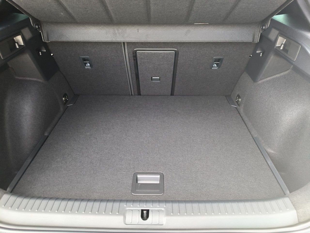 Fahrzeugabbildung CUPRA Formentor 1.5 e-TSI DSG Anhängerkupplung