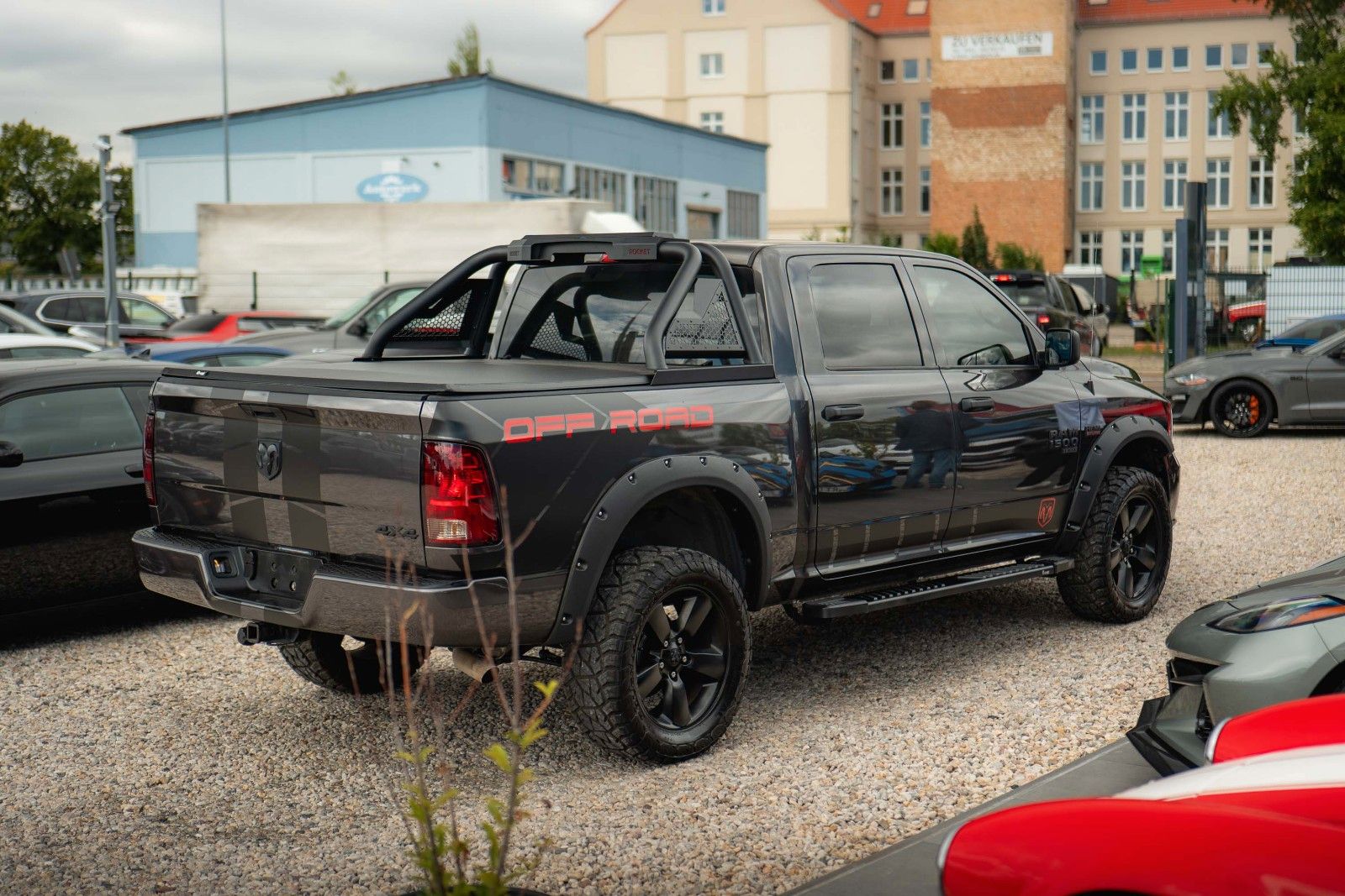 Fahrzeugabbildung Dodge RAM 5.7 V8 HEMI 4x4 OFFROAD Night-Paket *LED*AHK
