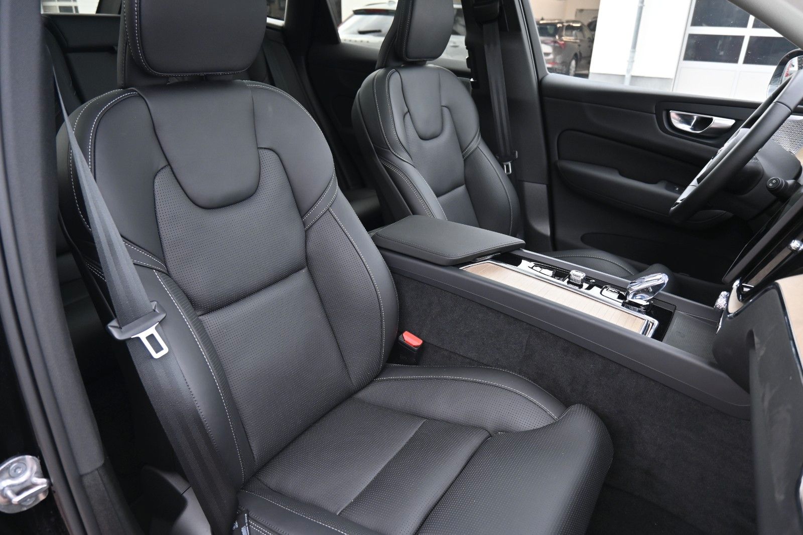 Fahrzeugabbildung Volvo XC60 T8 RC AWD Ultra Dark*LUFT*AHK*ACC*FACELIFT