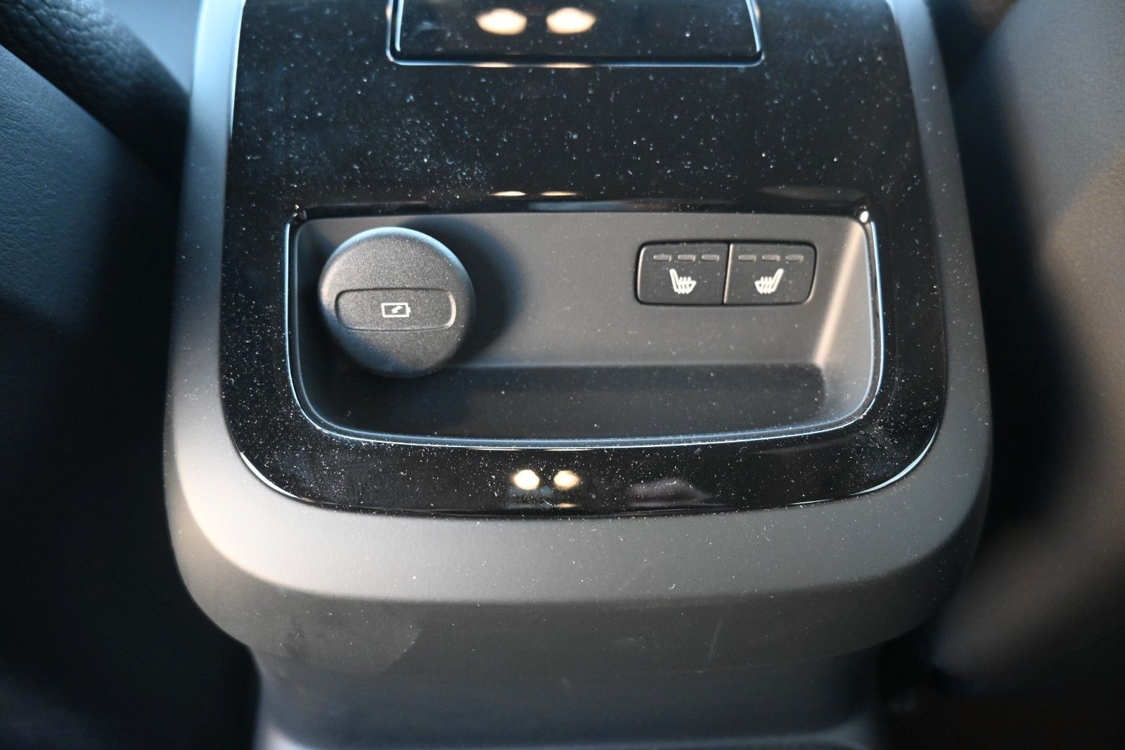 Fahrzeugabbildung Volvo V60 T6 Plus Dark AWD*AHK*LHZG*Leder*
