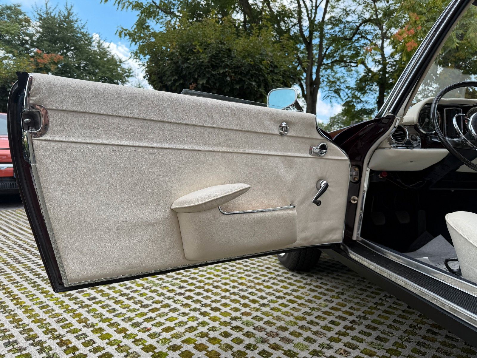 Fahrzeugabbildung Mercedes-Benz 230 SL