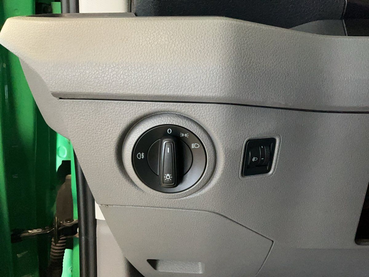 Fahrzeugabbildung Volkswagen Crafter 35 Pritsche 2.0 TDI Langer Radstand AHK