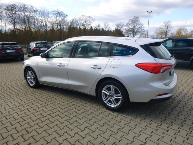 Fahrzeugabbildung Ford Focus Turnier >NAV/LED/KAM/PDC/SHZ<