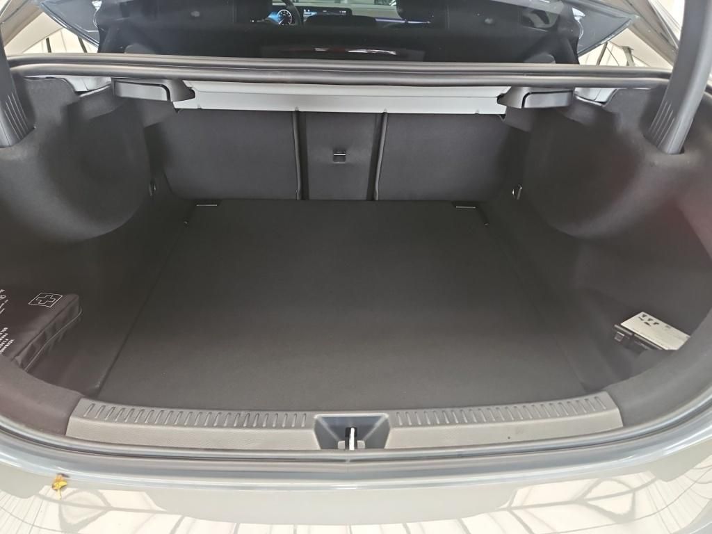 Fahrzeugabbildung Mercedes-Benz A 200 Limo ++SPECIAL-EDITION+AHK+KEYLESS+MULTI++