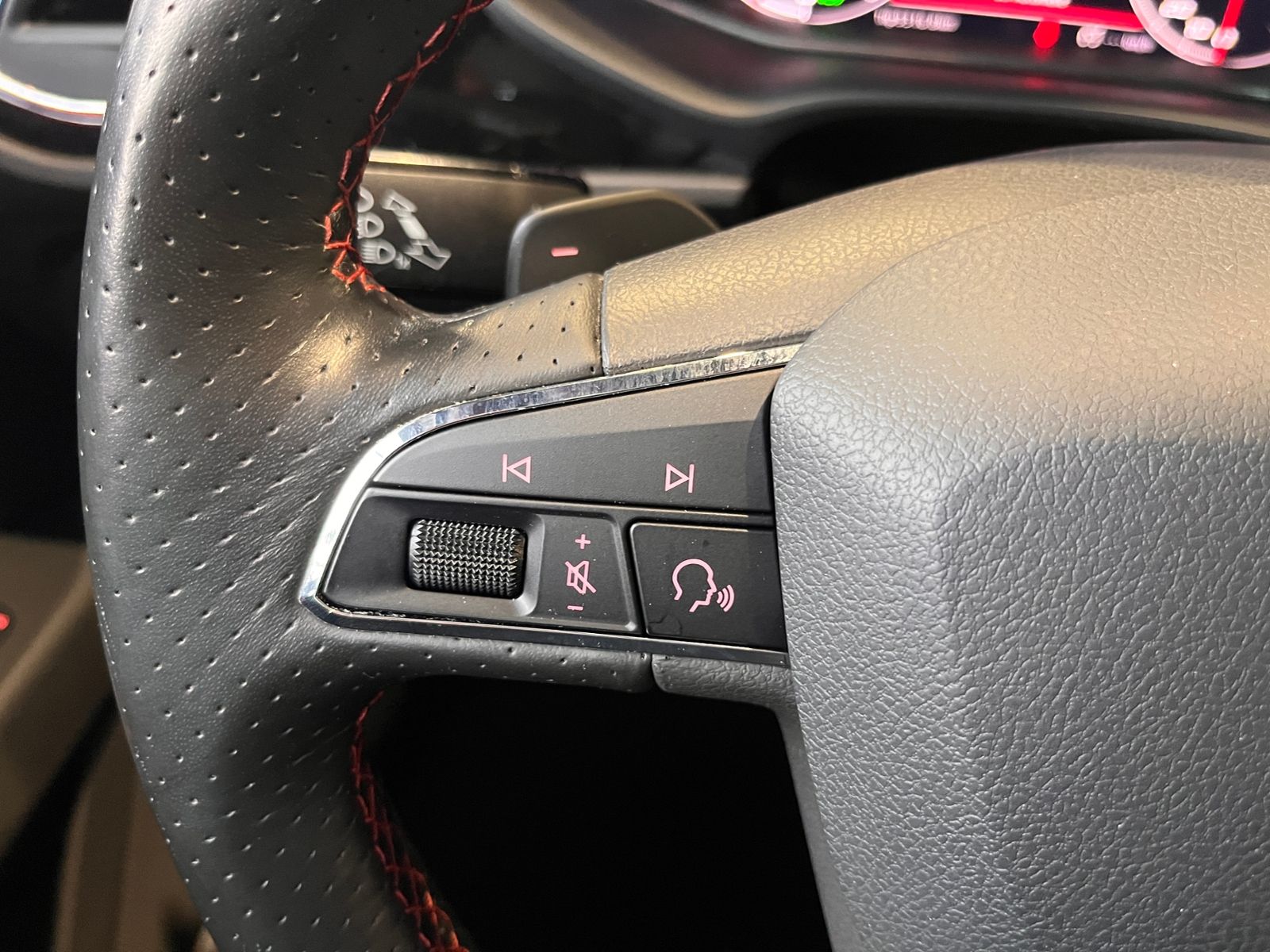 Fahrzeugabbildung SEAT Leon ST FR Black Matt VIRTUAL BEATS LED NAV