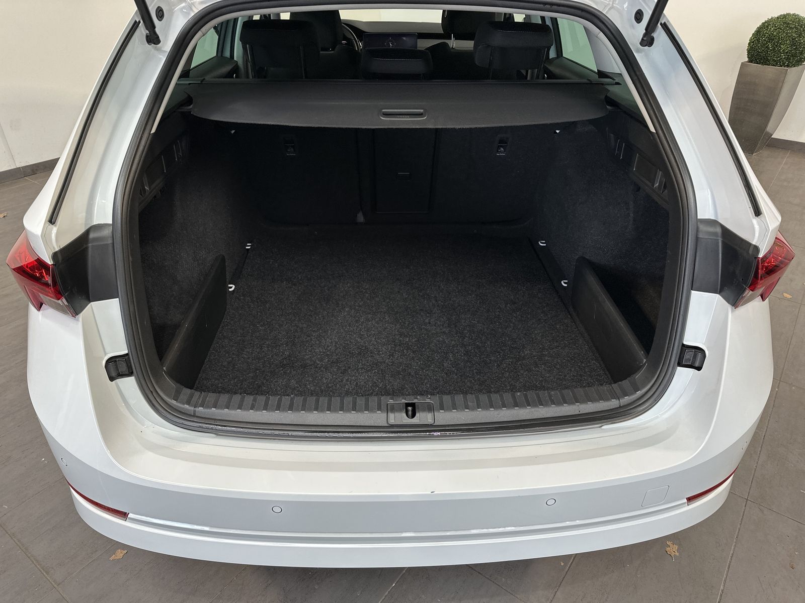 Fahrzeugabbildung SKODA Octavia Combi 2.0 TDI DSG Ambition NAV+LED+VCOCK
