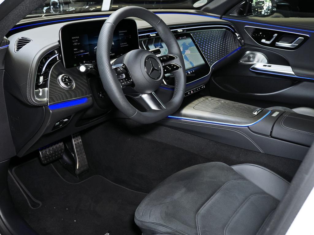 Mercedes-Benz E 220 d T AMG NIGHT PANO DISTRONIC 4D-SOUND