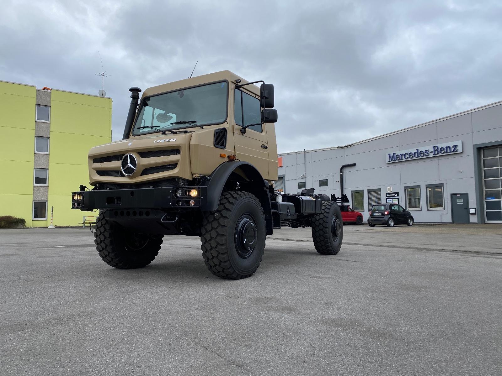 Unimog U4023 Wüstensand