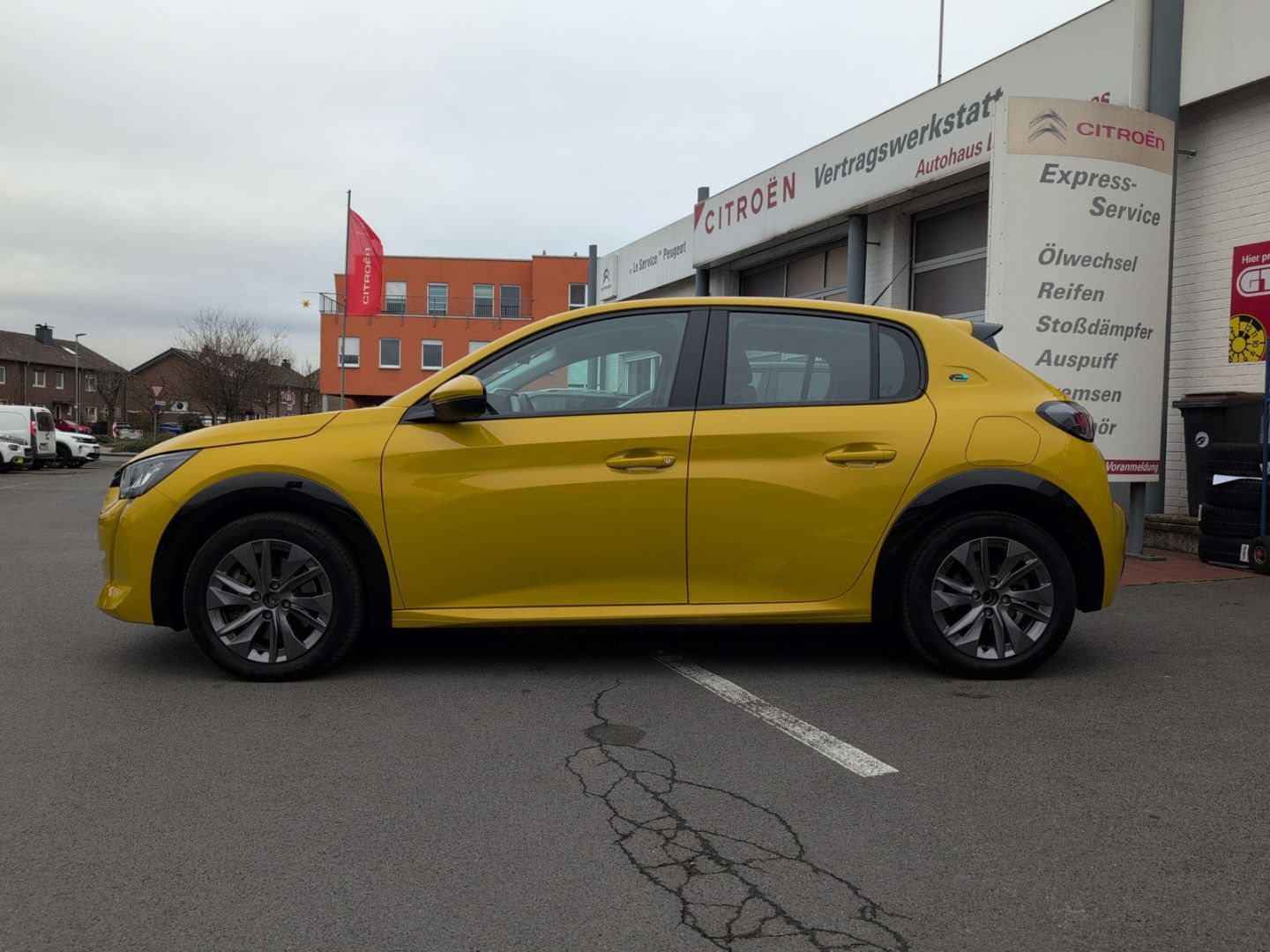 Fahrzeugabbildung Peugeot 208 Active Pack Elektromotor     136  CarPlay