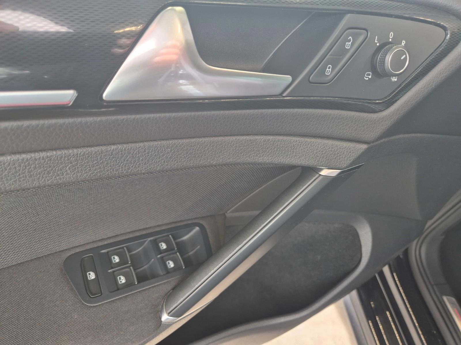 Volkswagen GOLF VII GTI PERFORMANCE NAVI SHZ PDC PANO XENON