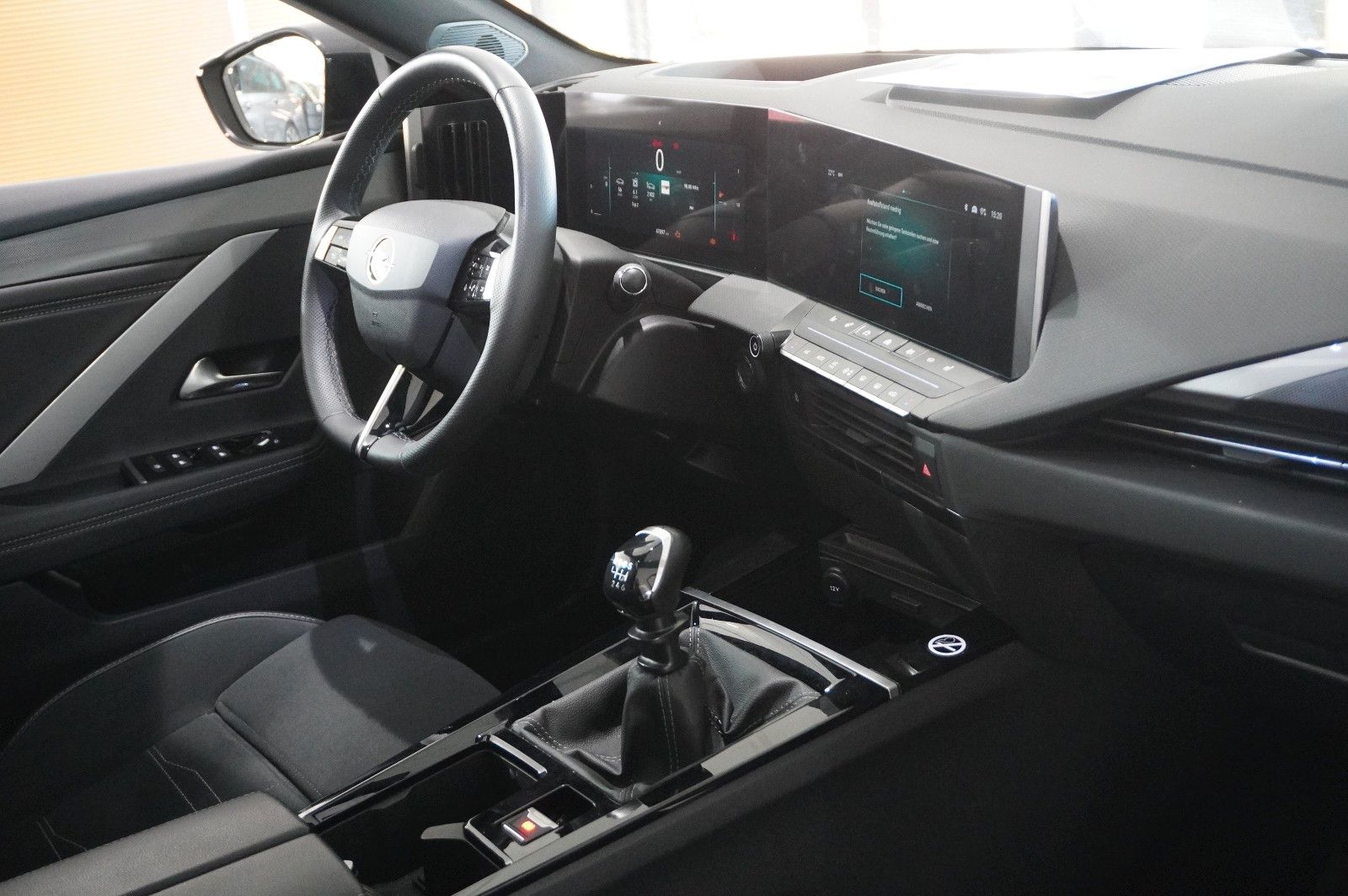 Fahrzeugabbildung Opel Astra L ST 1.2T GS SPORT NAVI/LED/360°/PANO/HUD