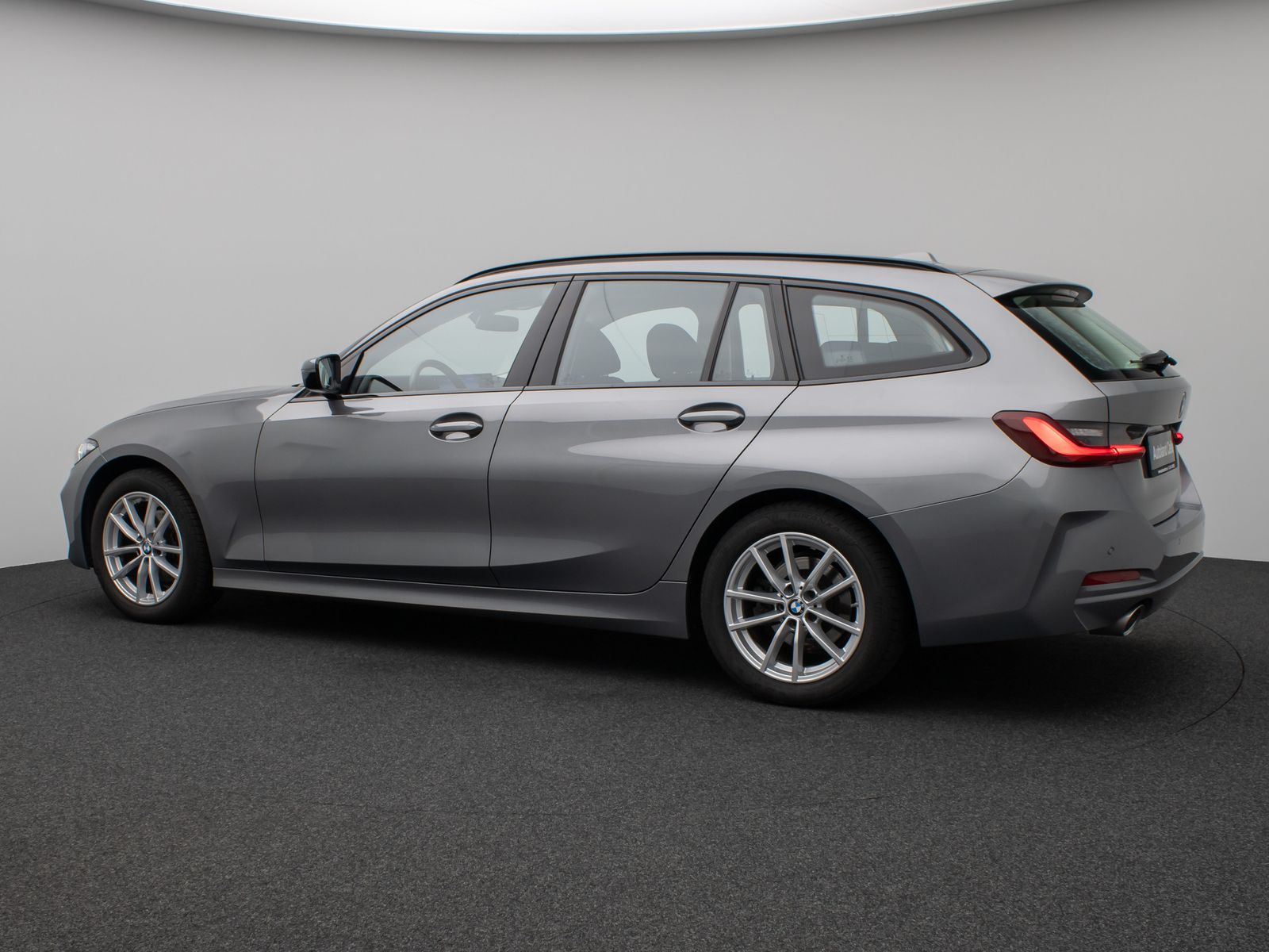 Fahrzeugabbildung BMW 320d Panorama DAB H/K Lordos Stop&Go PDC LED