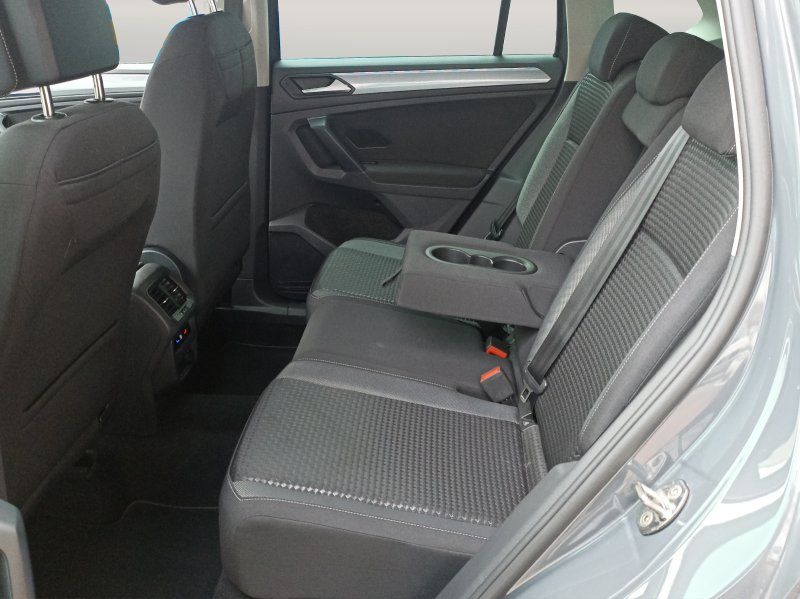 Fahrzeugabbildung Volkswagen Tiguan 1.5 TSI Active   ACC+KAMERA+NAVI+SMART-LI