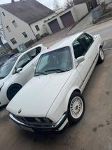 BMW e30 VfL Alpinweiß 318i - BMW 318 aus 1987: 318i