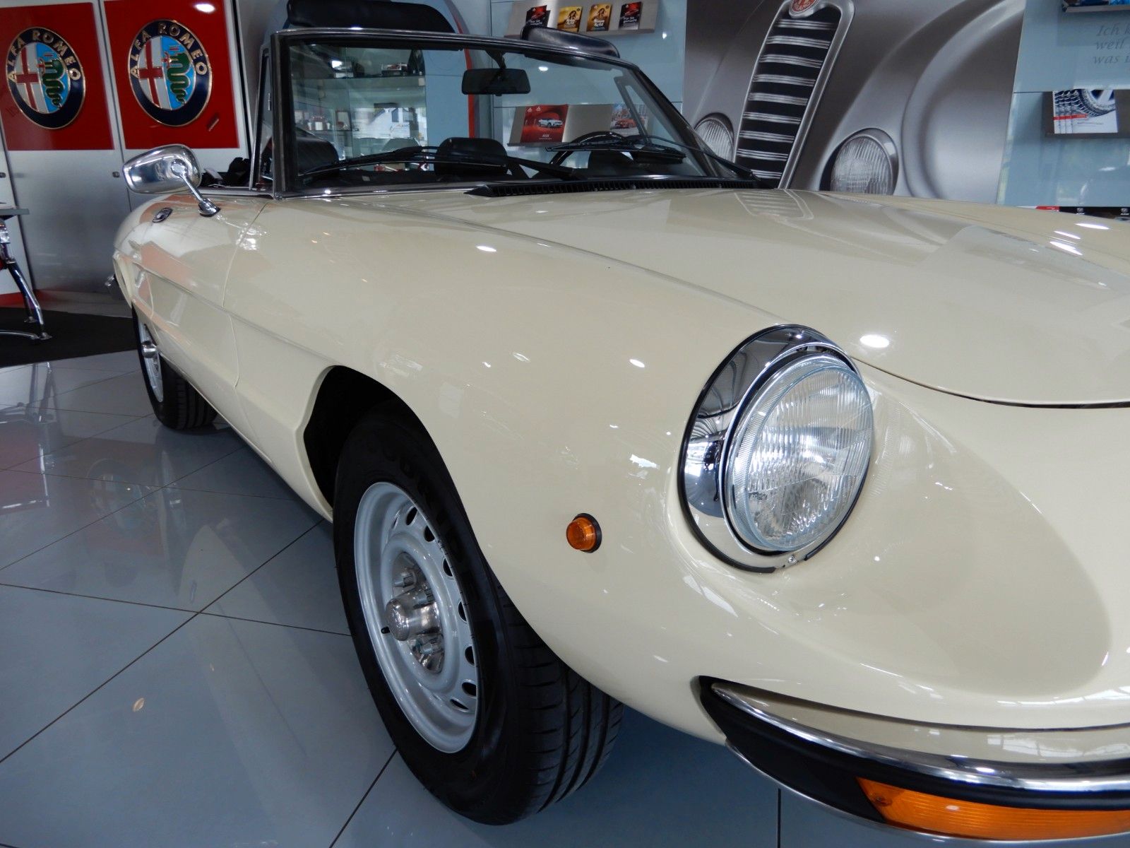 Fahrzeugabbildung Alfa Romeo Spider 1,6 Fastback TRAUMZUSTAND