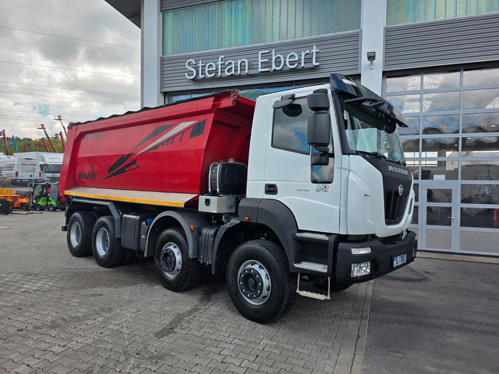 Fahrzeugabbildung Iveco Astra HD9 84.50-80 8x4 Muldenkipper Schalter