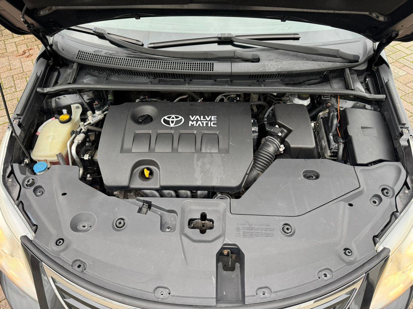 Toyota Avensis 2010 — photo 17