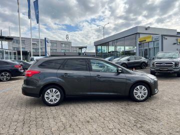 Bild 6 Ford Focus Turnier Business Navi Soundsystem Lenkrad