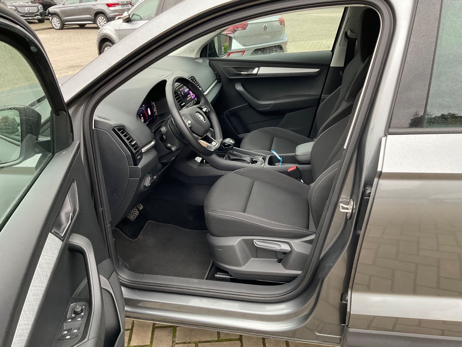 Fahrzeugabbildung SKODA Karoq 1.5l TSI DSG ACC,Kamera,Navi,LED,ACC