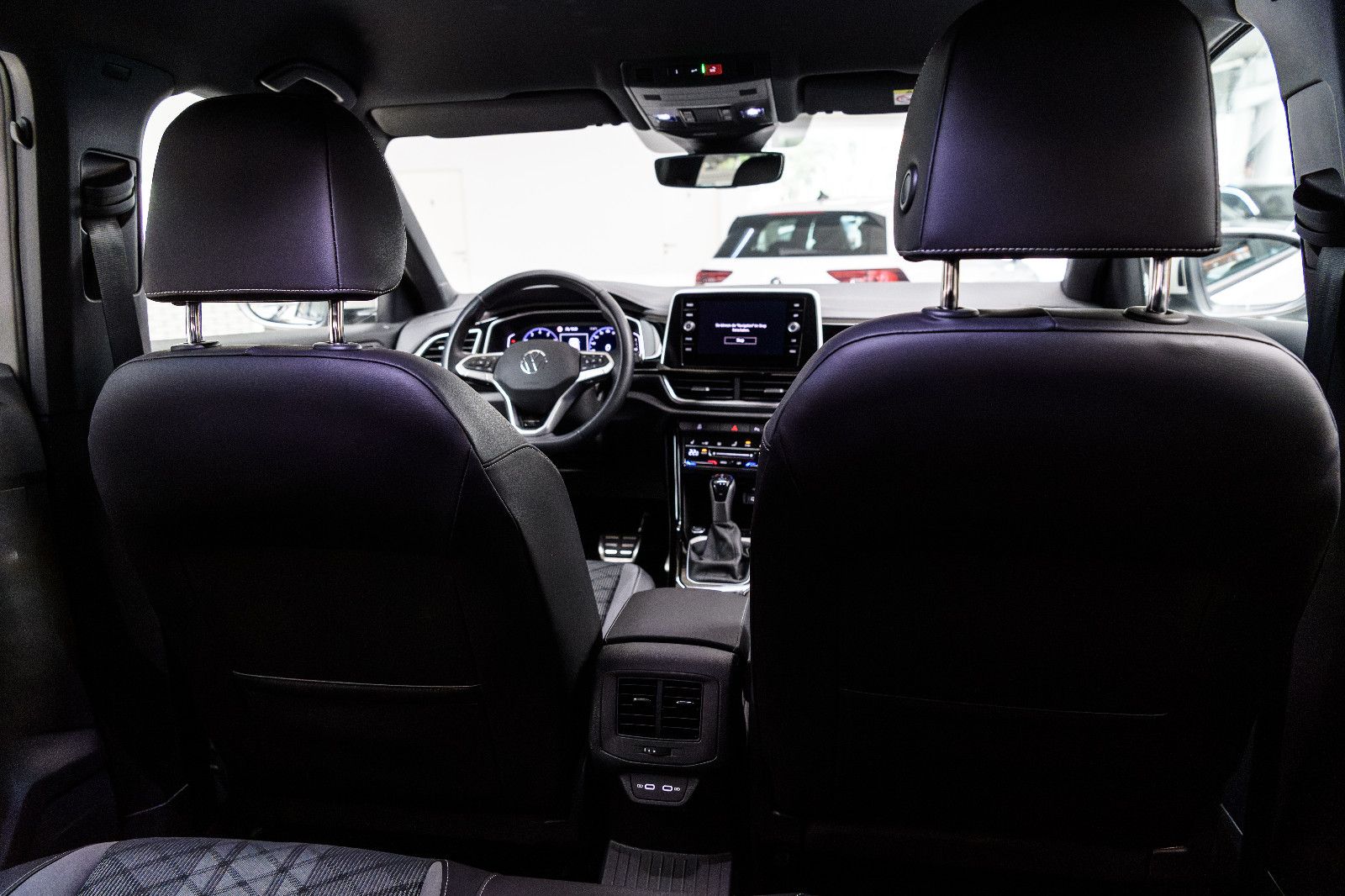 Fahrzeugabbildung Volkswagen T-Roc R-Line 1.5 TSI DSG LED+KAMERA+KEYLESS