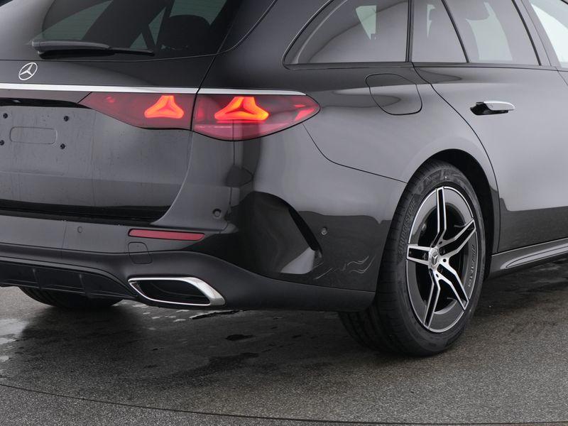 Mercedes-Benz E 220 T d , AMG NIGHT AHK DISTR KAMERA PANO SPUR