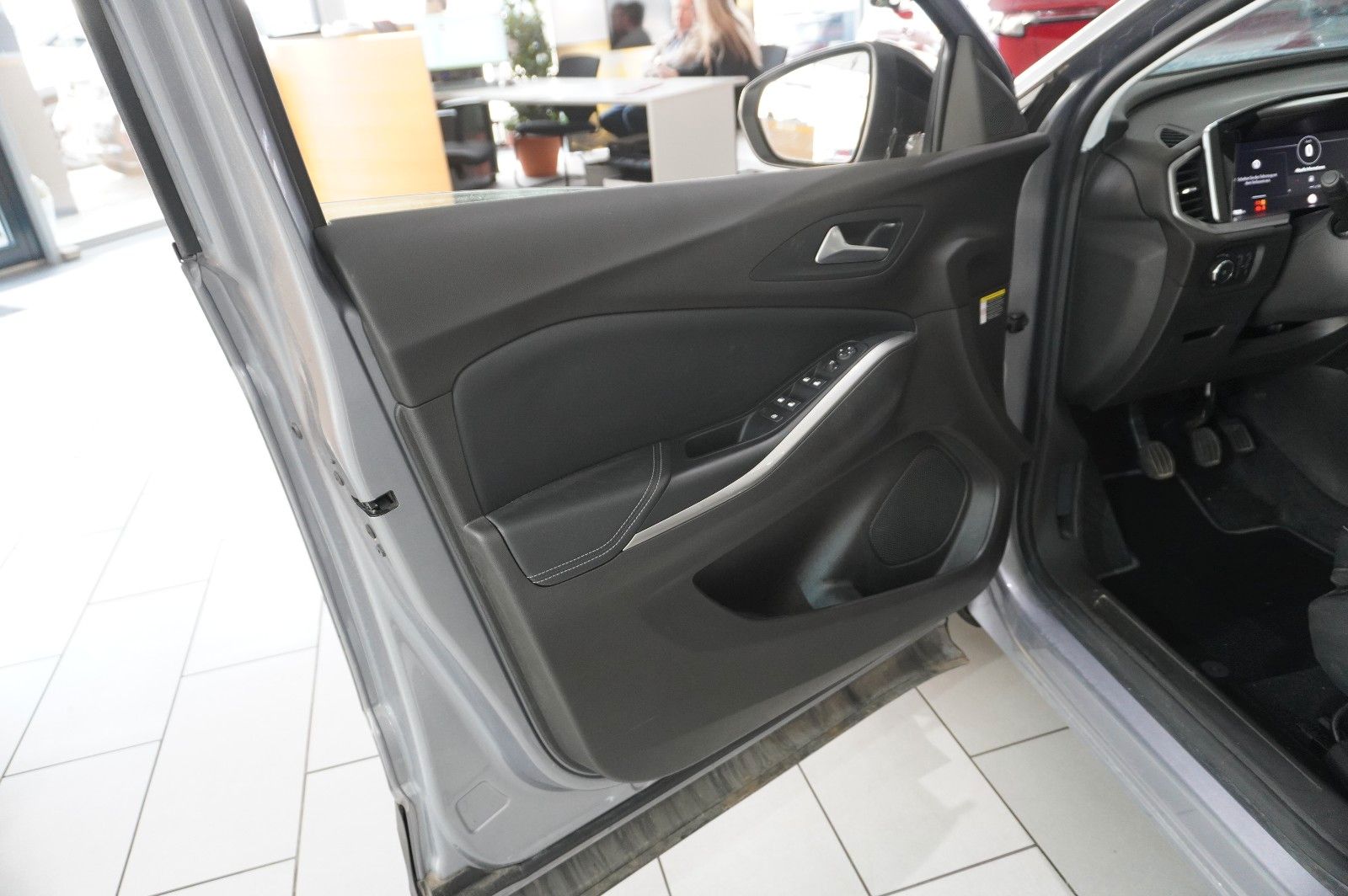 Fahrzeugabbildung Opel Grandland (X) 1.2T GS SPORT NAVI/LED/VIRT./DAB+