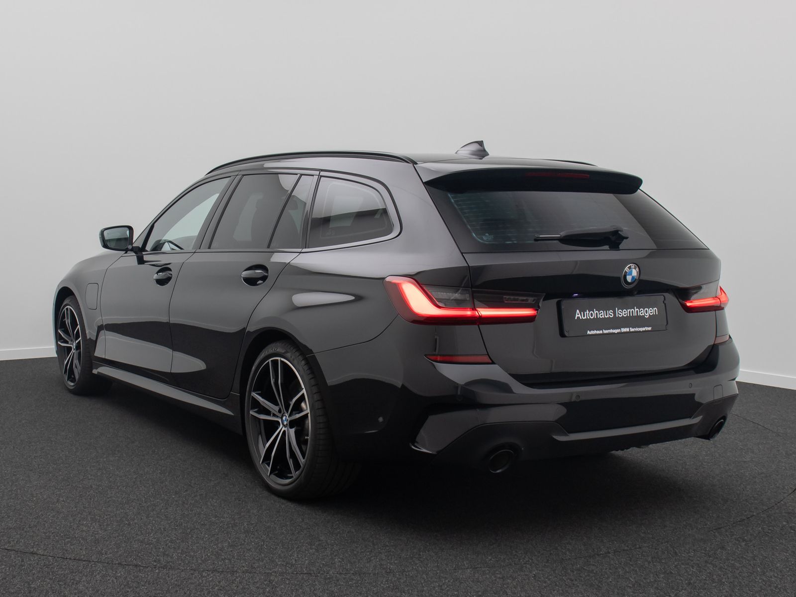 Fahrzeugabbildung BMW 330e M Sport Kamera DAB HiFi Laser Panorama HUD