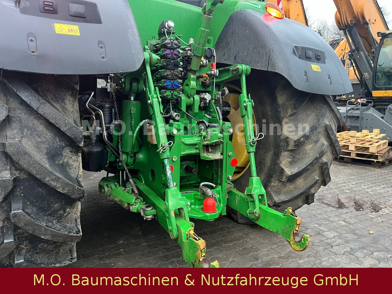 Fahrzeugabbildung John Deere 8370 R