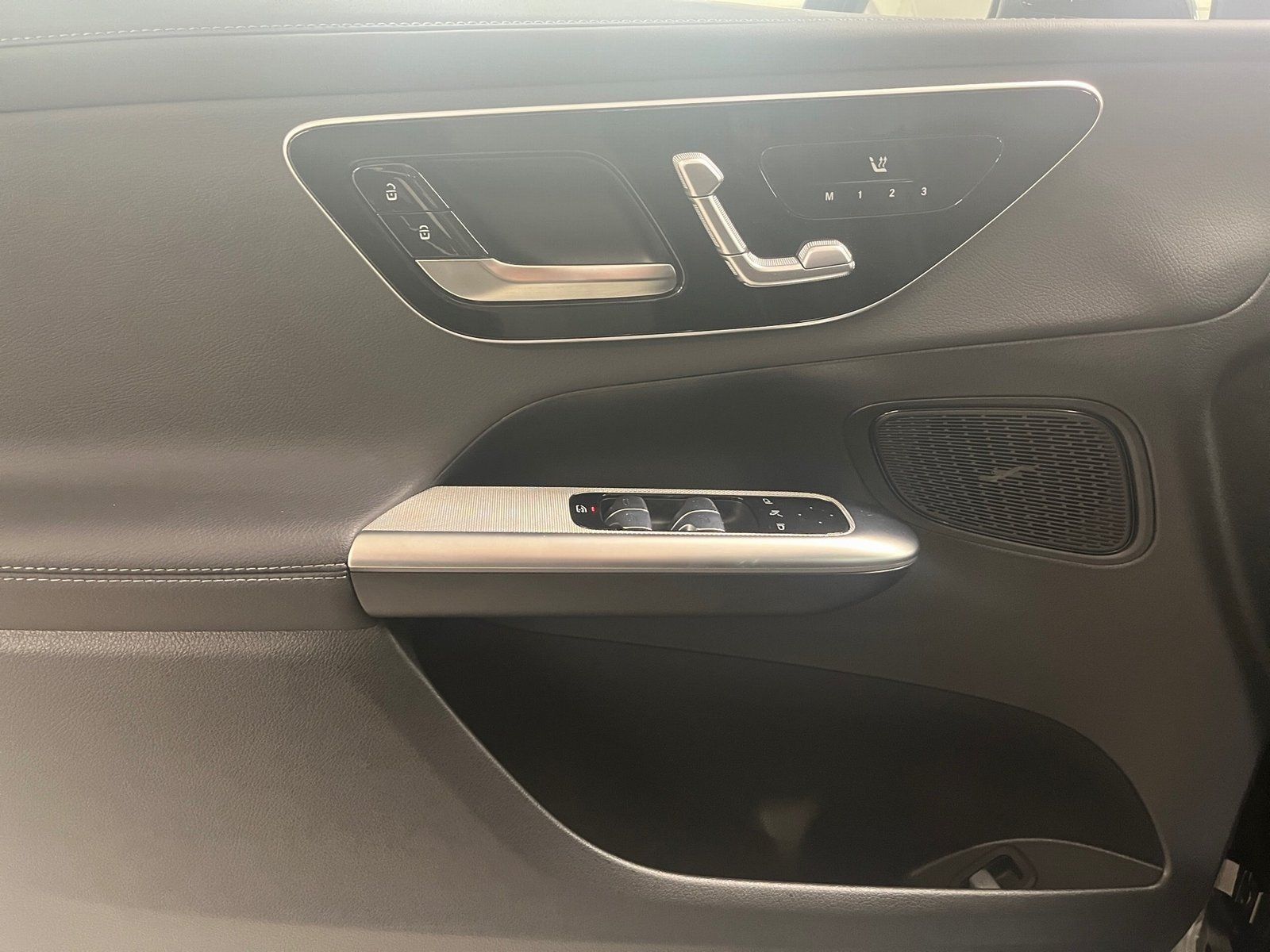 Fahrzeugabbildung Mercedes-Benz GLC 200 4M AMG*AHK*Distro*360°*Pano*Night*LED*