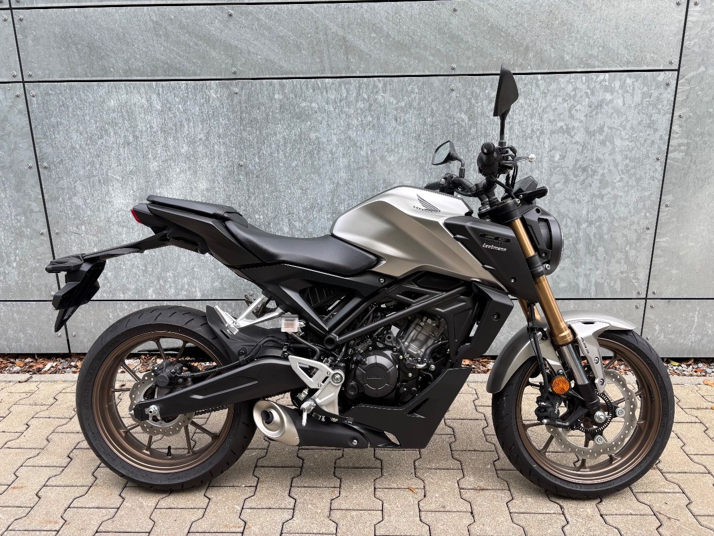 Fahrzeugabbildung Honda CB 125 R 2024 Tagesz.