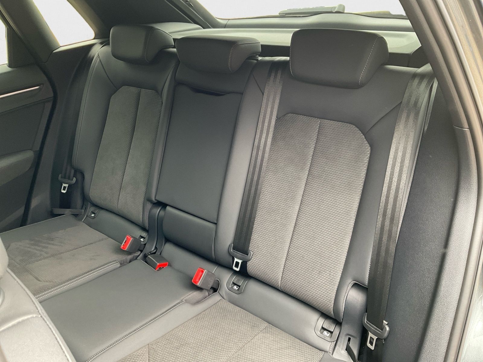 Audi Q3 45 TFSI e S line Matrix SONOS Carplay Navi foto 14