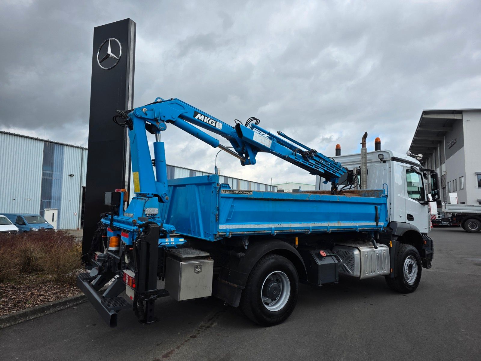 Fahrzeugabbildung Mercedes-Benz Arocs 1832 KK 4x2 Kran MKG HLK 116 A3 Funk