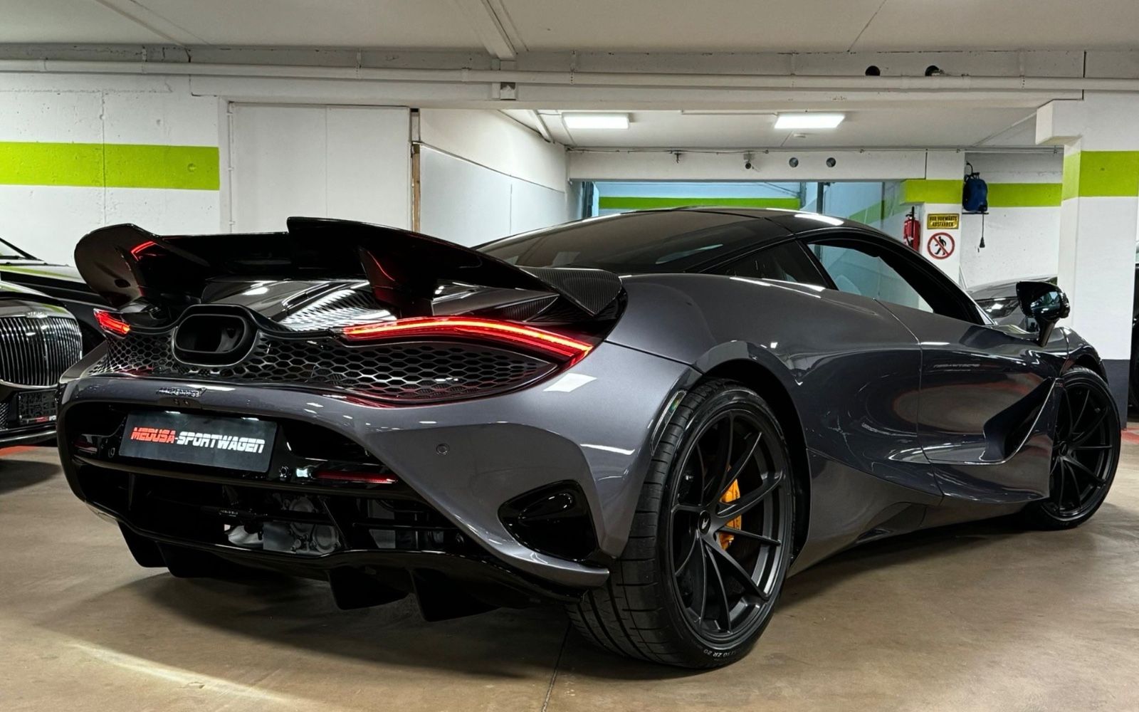 Fahrzeugabbildung McLaren 750S COUPE MY25 CARBON EXT&INT B&W LIFT FULLOPT!