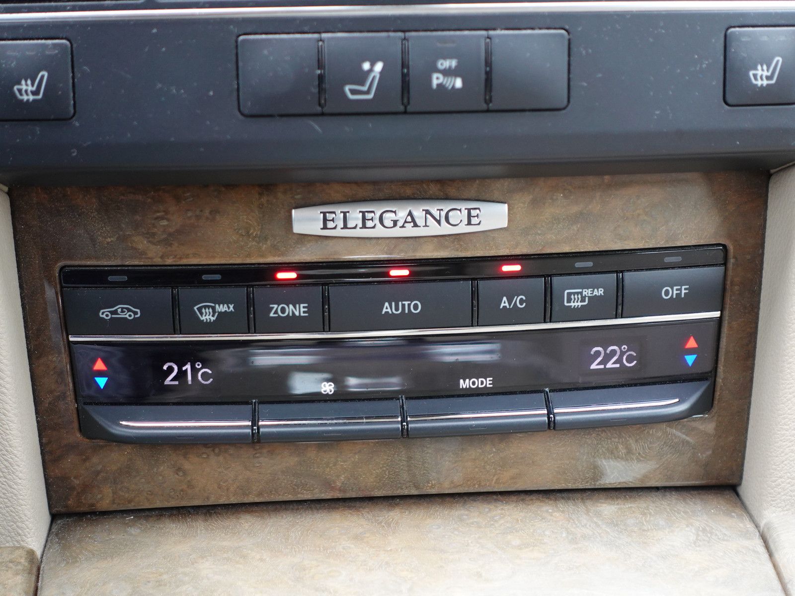 Fahrzeugabbildung Mercedes-Benz E 350 CGI Elegance,Navi,Sitzhzg,Händlerfahrzeug