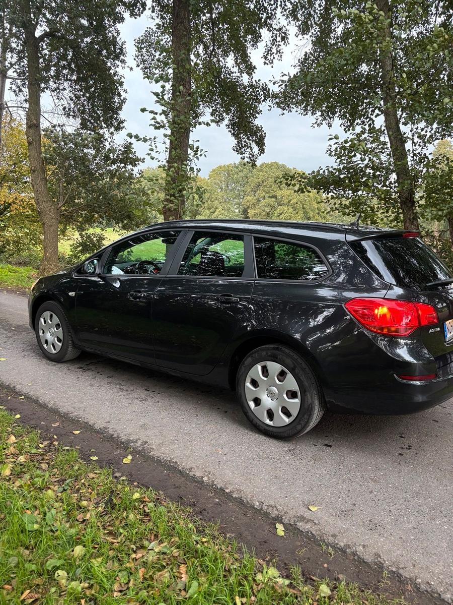 Opel Astra 2012 — engine