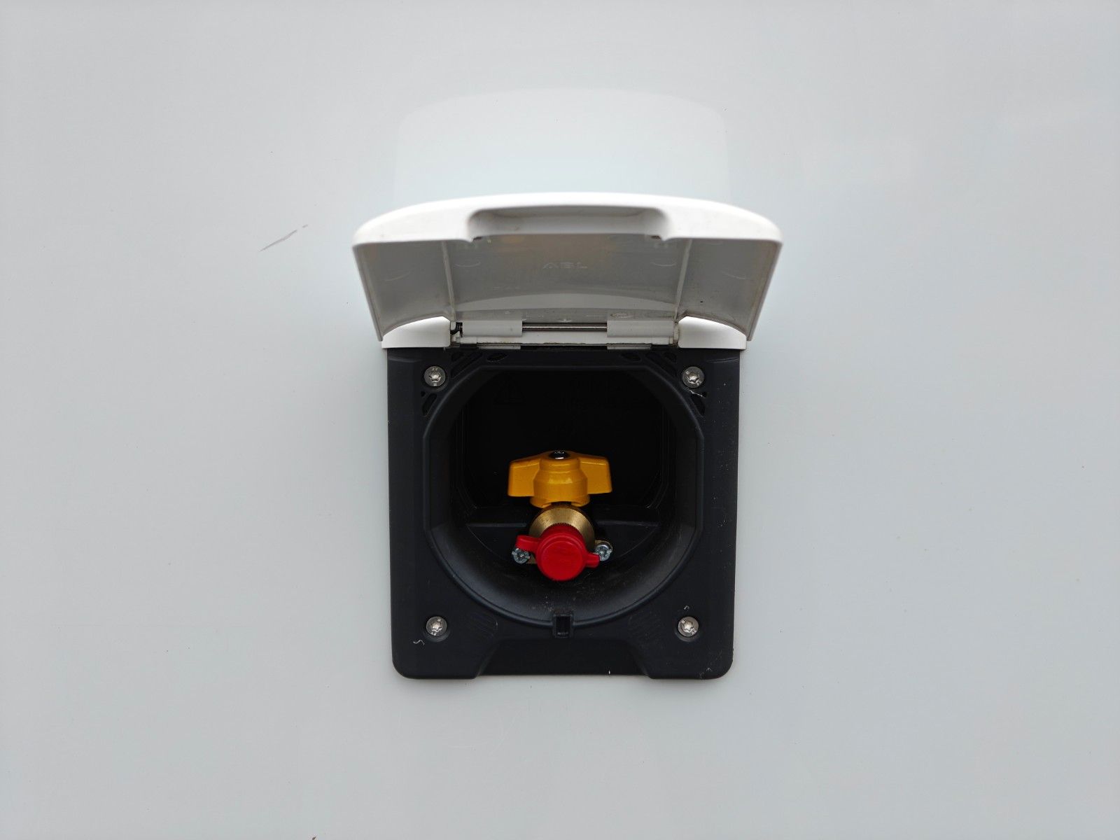 Fahrzeugabbildung Carado T-334 - Hubbett, SAT, TV, Navi, Markise -