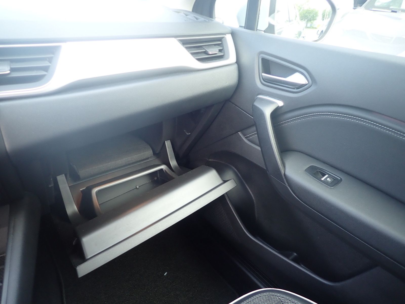 Fahrzeugabbildung Renault Captur Techno Mild Hybrid 140
